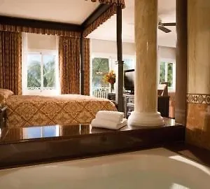 Отель Riu Palace Tropical Bay, Негрил