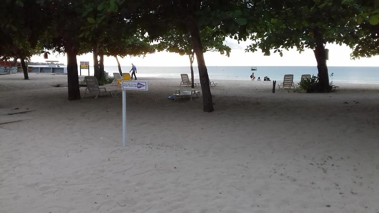 Апарт-отель Negril Beach Club Condos