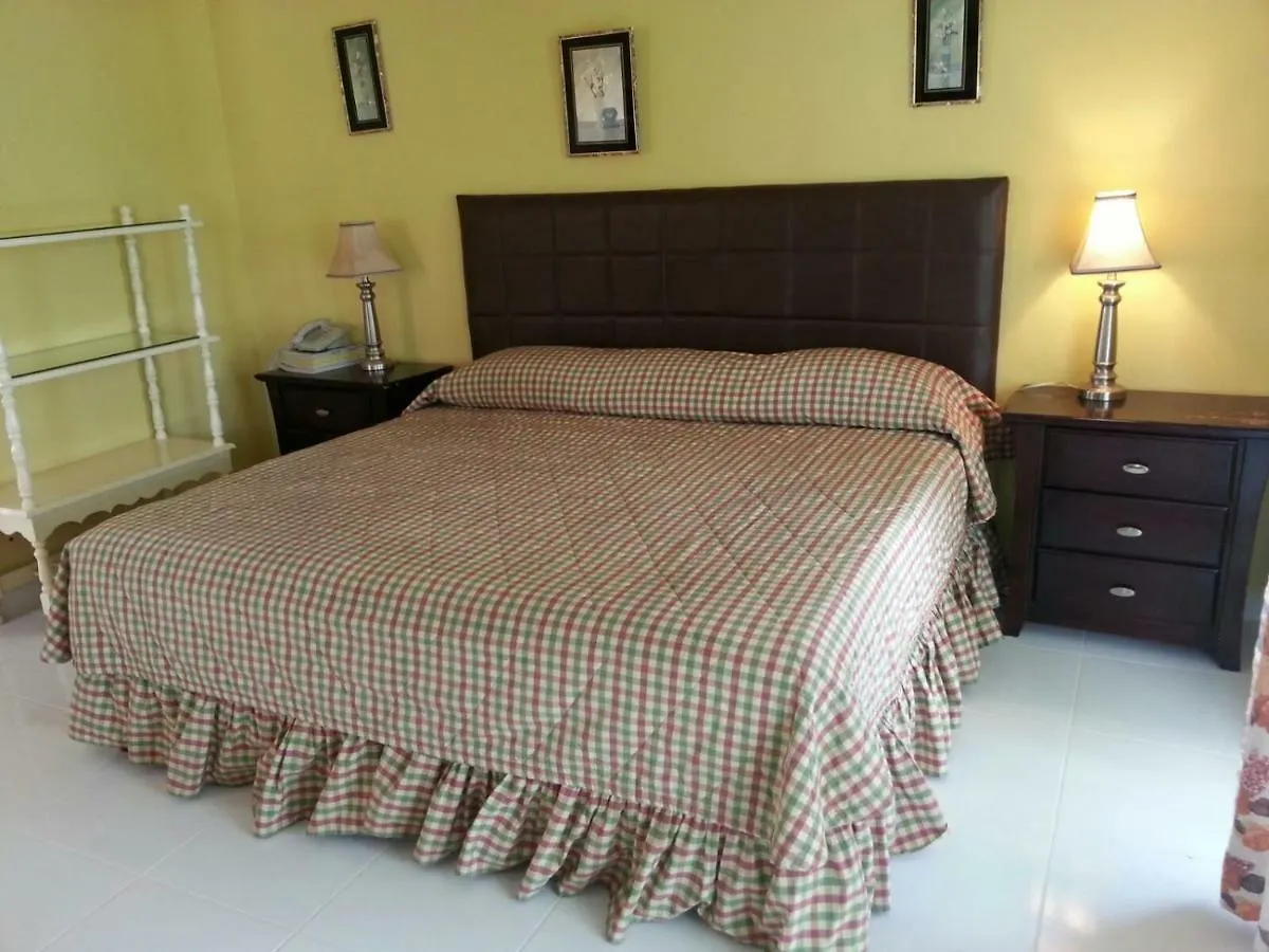 Negril Beach Club Condos Апарт-отель